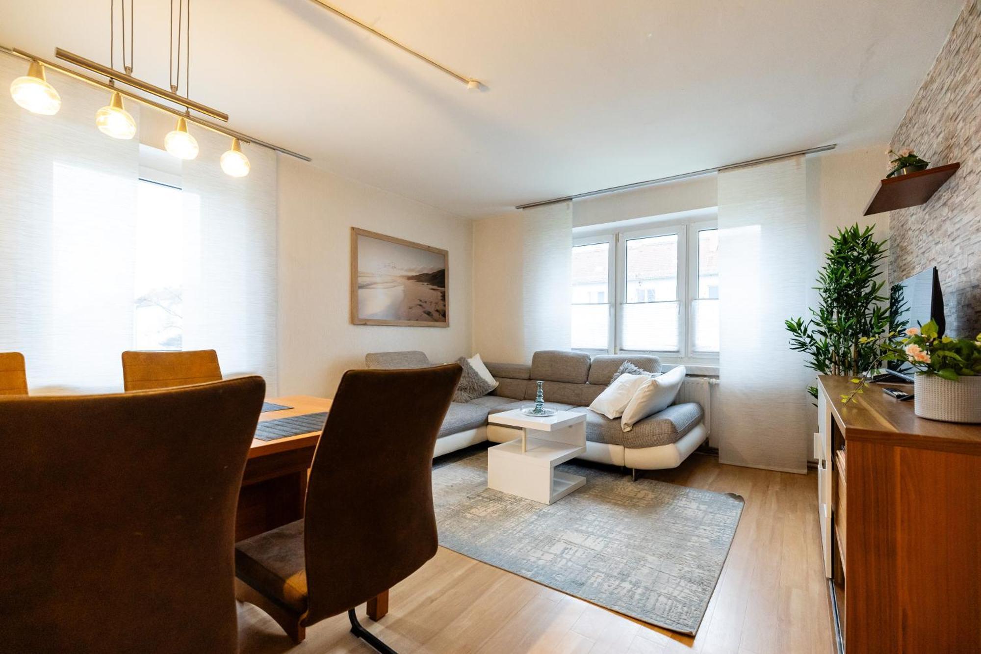 Moderne 4 Zimmer Wohnung Vollausgestattet Und Moebliert Halle  Exterior foto